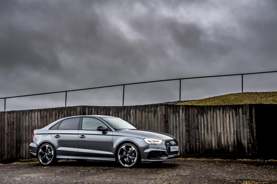 Audi RS3 Sedan Sport Edition (8V) 2019 года  (UK) (фото 4 из 40)